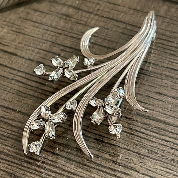 Antique Signed Krementz Silver-Tone Clear Rhinestone Floral Brooch Pin - Picture 2 of 16